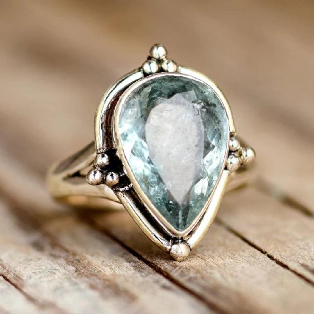Bague de style vintage avec incrustation de cristal bleu