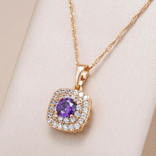 Collier élégant en or brillant lilas