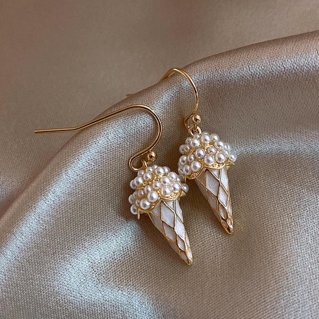 Boucles d'oreilles en forme de cône avec perles en or