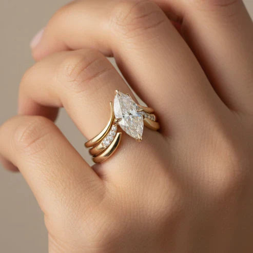 Bague en Or à Couronne Tombante