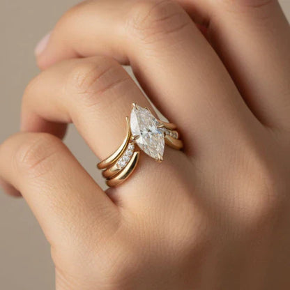 Bague en Or à Couronne Tombante