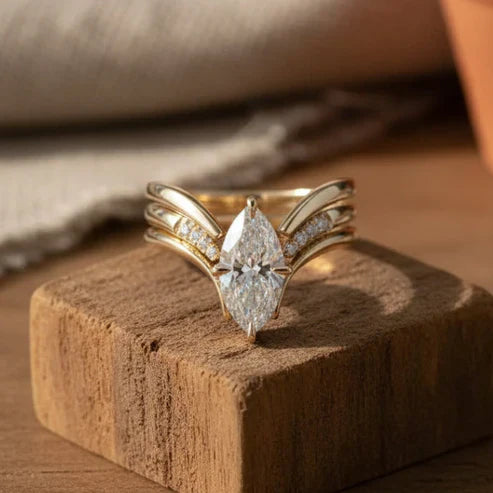 Bague en Or à Couronne Tombante