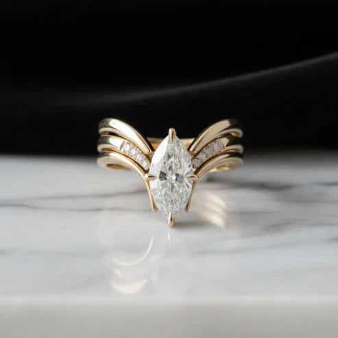 Bague en Or à Couronne Tombante
