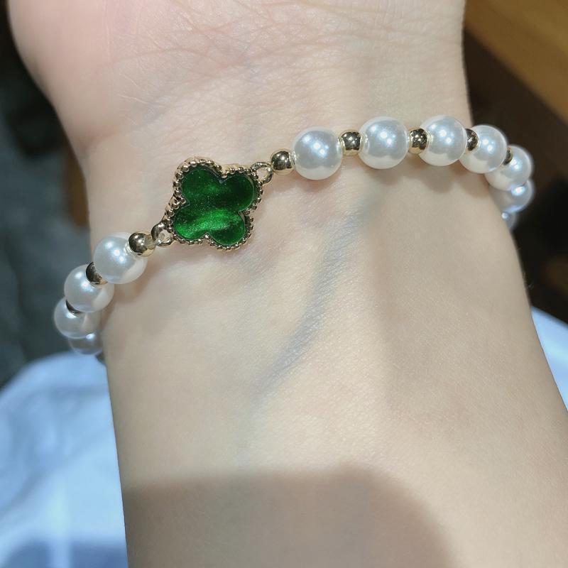 Bracelet en perles en forme de feuille de trèfle émeraude