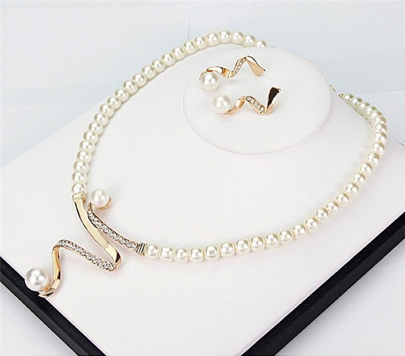 Collier en Perles Naturelles + Ensemble de Boucles d'Oreilles