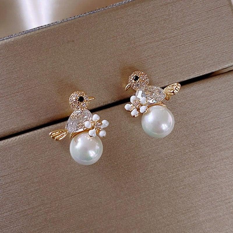 Boucles d'oreilles Birdie Luxueuses avec Incrustations en Zircon Cubique et Perles