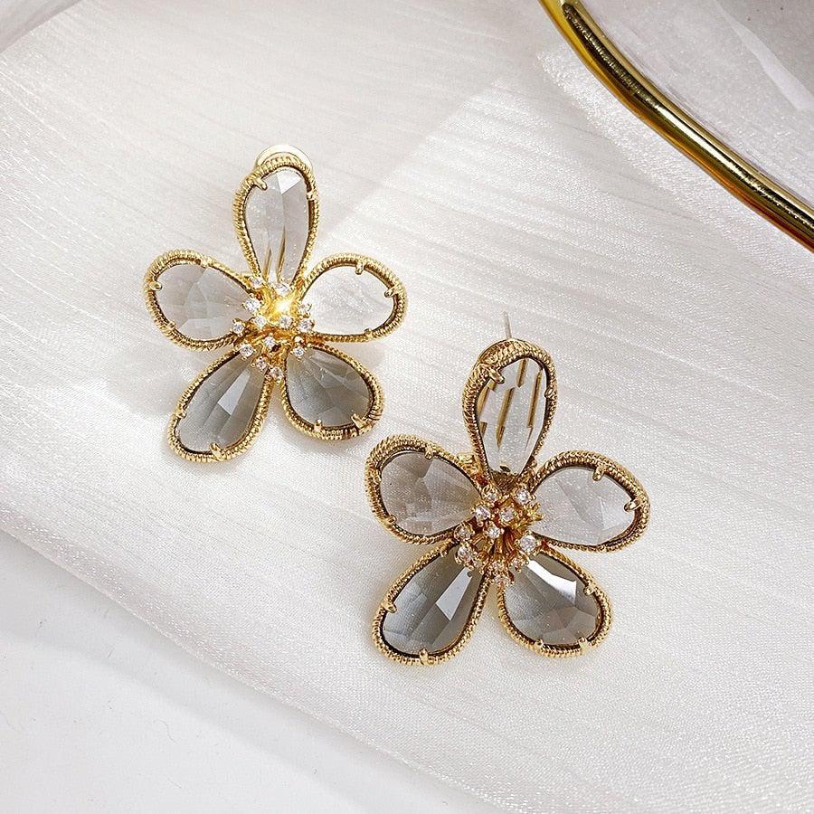 Boucles d'oreilles torsadées avec zirconia incrusté Wealth Flower