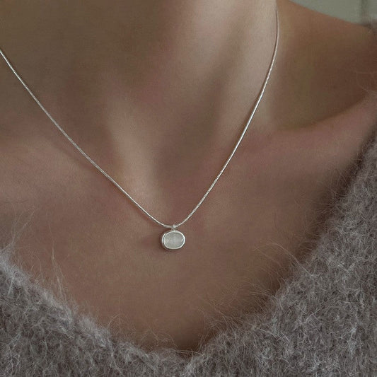 Collier pendentif solitaire classique en argent