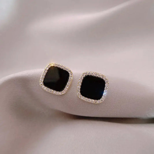 Boucles d'oreilles en onyx intemporelles avec diamants