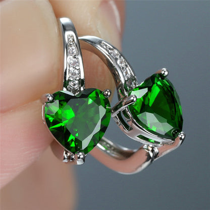 Boucles d'oreilles créoles en argent et émeraudes en forme de cœur