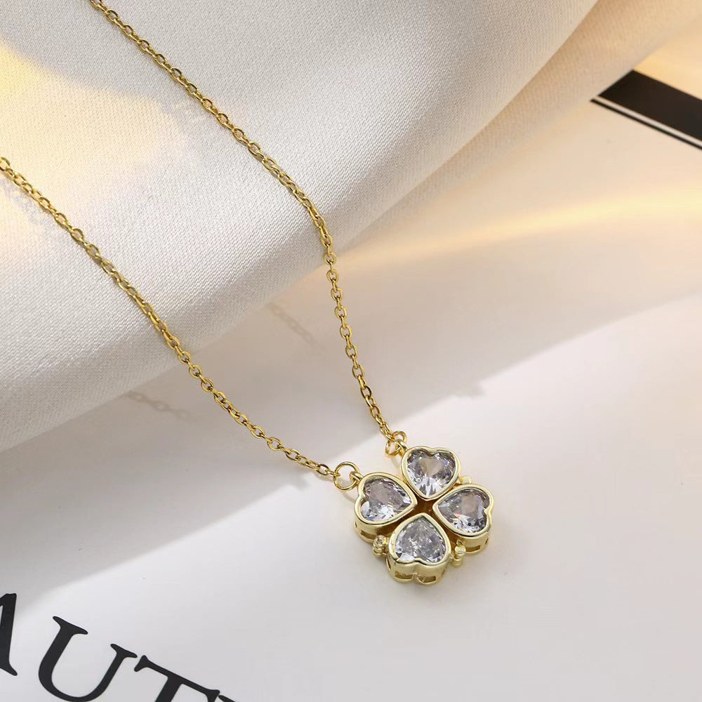 Collier délicat en trèfle en argent avec un design intemporel