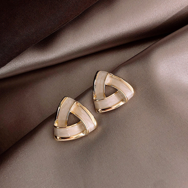 Boucles d'oreilles en perles dorées géométriques modernes