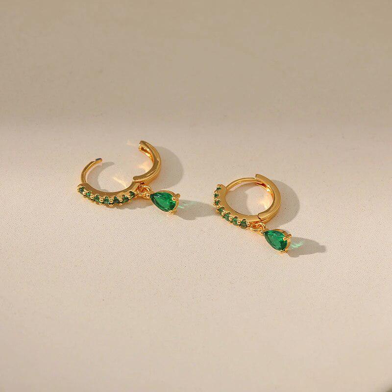Boucles d'oreilles en zirconium avec émeraude en or