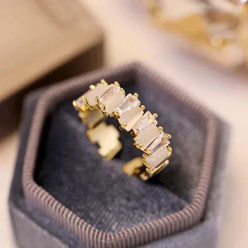 Bague élégante avec zirconia incrusté