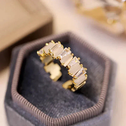 Bague élégante avec zirconia incrusté