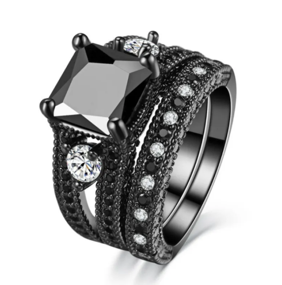 Bague en Zircon Noir et Diamant