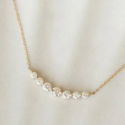 Offre 1+1 : Bague de fiançailles en saphir blanc et bleu à trois pierres en taille coussin pour femmes + Collier en or avec saphir blanc en taille ronde