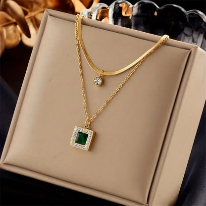 Collier Superposé en Émeraude Dorée