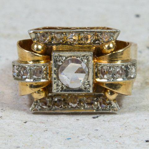 Bague en or avec cristal blanc dans un style vintage