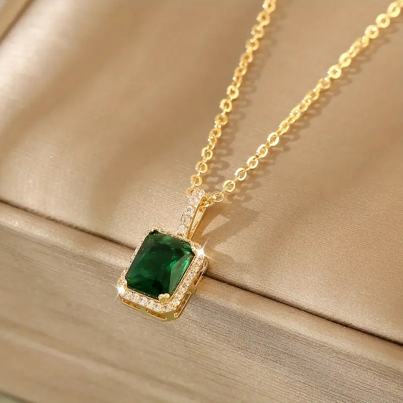 Collier Halo Rectangulaire en Émeraude Dorée
