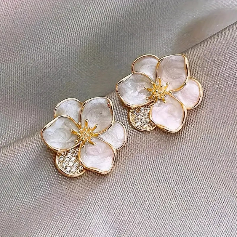 Boucles d'oreilles en argent délicates avec accents floraux