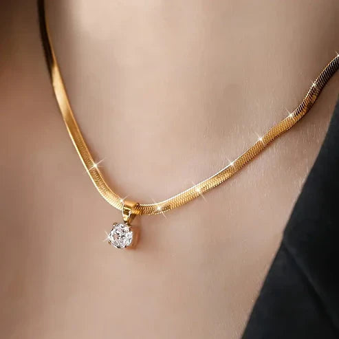 Collier Pendentif Élegant en Strass