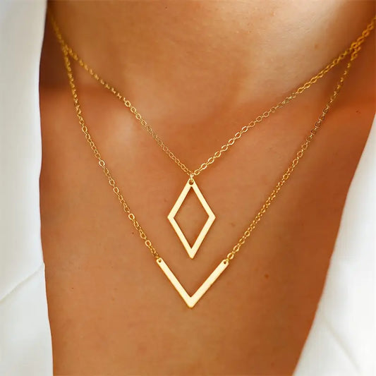 Collier pendentif géométrique élégant en forme de V