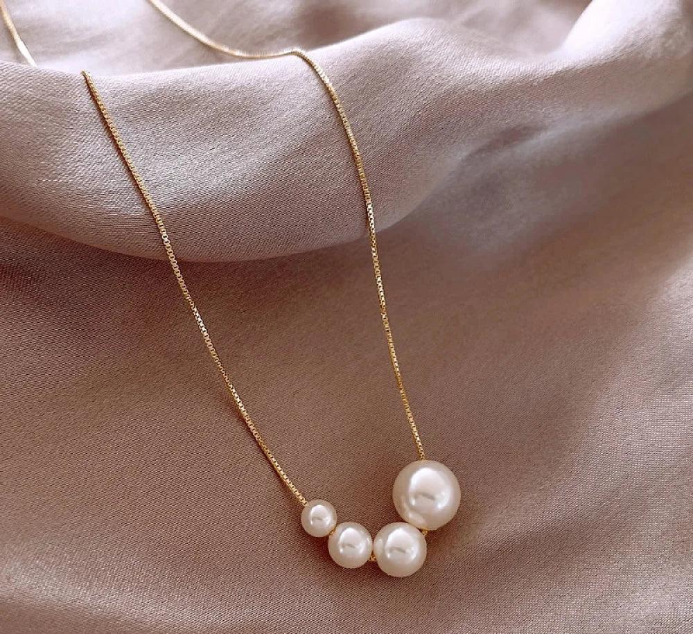 Collier en perles d'eau douce dorées