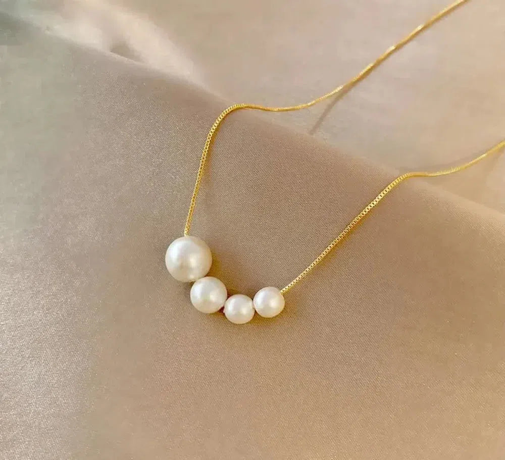 Collier en perles d'eau douce dorées