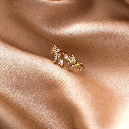 Bague ajustable avec des feuilles en cristal doré