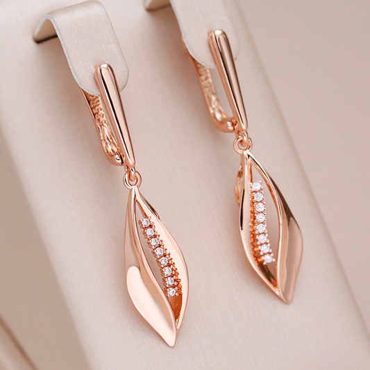 Boucles d'oreilles en dentelle élégante avec zirconia en or rose