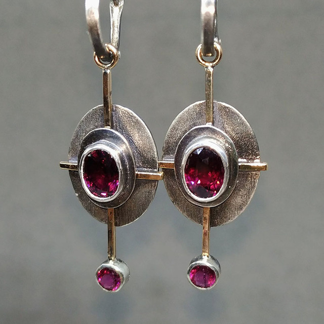 Boucles d'oreilles bohèmes avec cristal de grenat en argent sterling