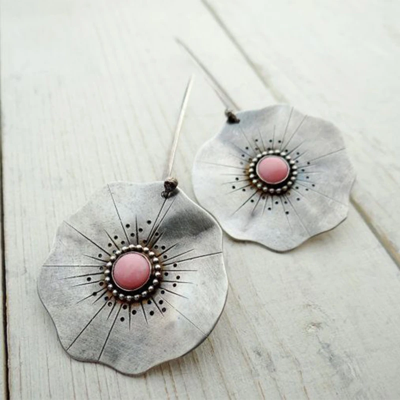 Boucles d'oreilles vintage avec pétales de fleurs en argent et pierre rouge