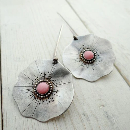 Boucles d'oreilles vintage avec pétales de fleurs en argent et pierre rouge