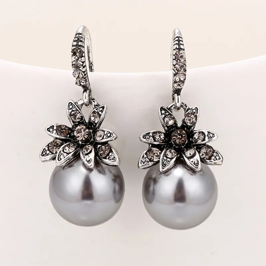 Boucles d'oreilles en perles argentées vintage