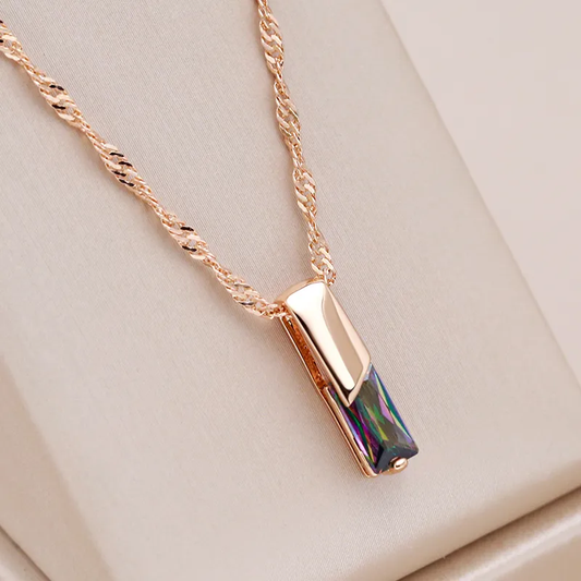 Collier élégant avec cristal multicolore