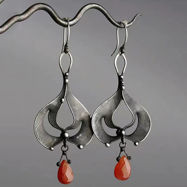 Boucles d'oreilles vintage avec cristal rouge