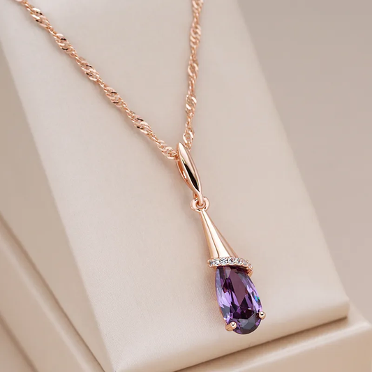 Collier élégant en gouttes de cristal mauve