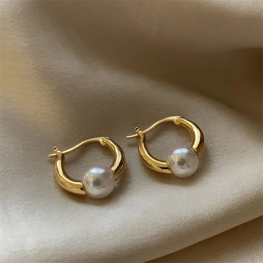 Boucles d'oreilles en perles dorées élégantes