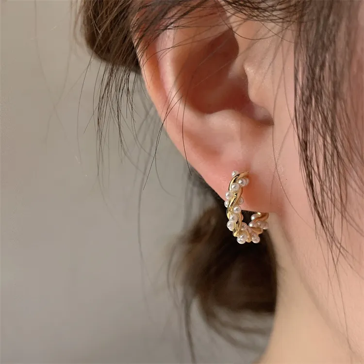 Boucles d'oreilles en perles rondes élégantes avec incrustations