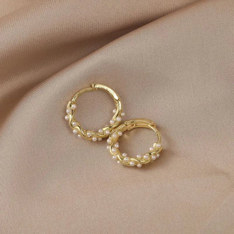 Boucles d'oreilles en perles rondes élégantes avec incrustations