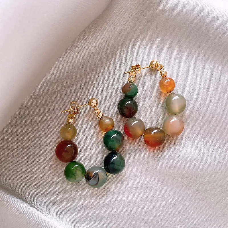 Boucles d'oreilles élégantes avec des pierres multicolores