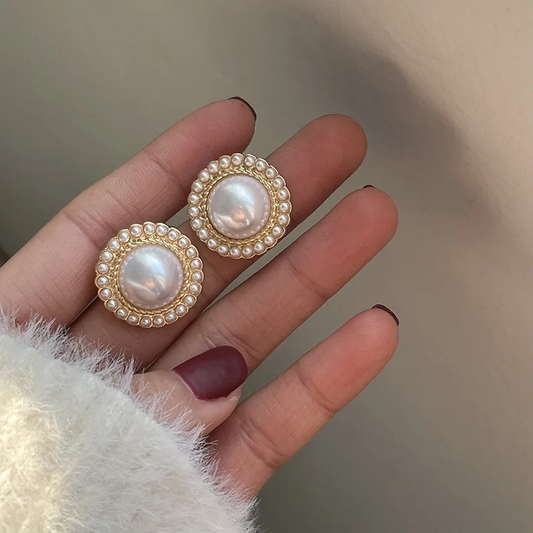 Boucles d'oreilles en perles brillantes et élégantes
