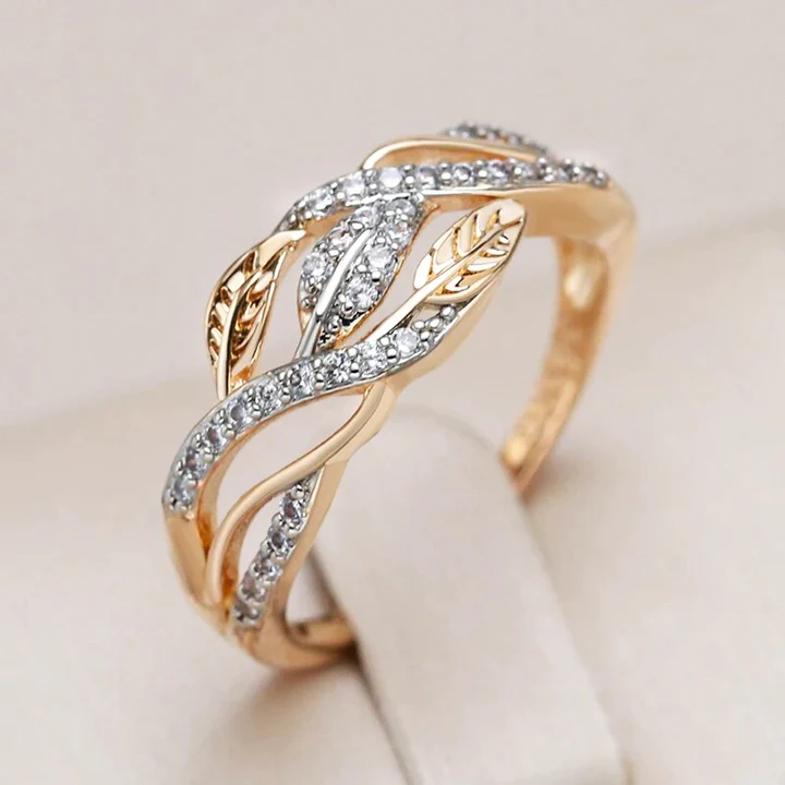 Bague élégante avec des feuilles radieuses