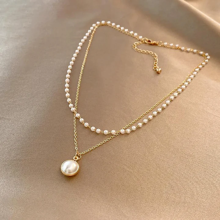 Collier en or avec perles élégantes