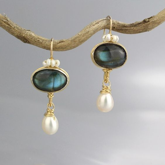 Boucles d'oreilles en cristal bleu et perles vintage