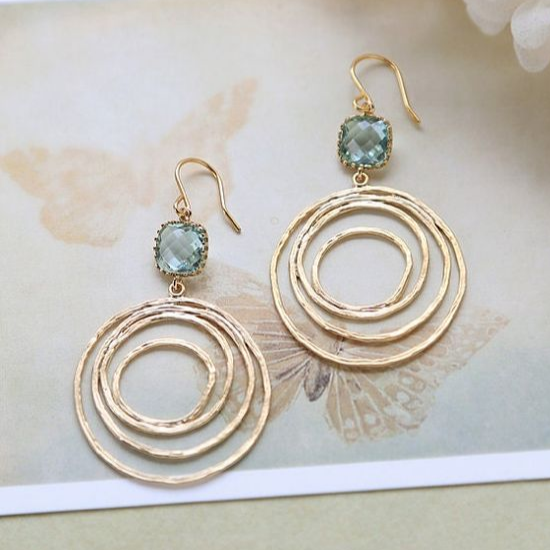 Boucles d'oreilles vintage avec design en spirale en or et zirconium
