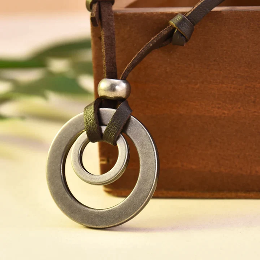 Collier en cuir de style vintage plaqué argent
