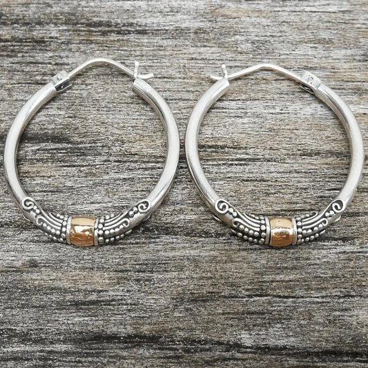 Boucles d'oreilles créoles en argent vintage avec motif sculpté