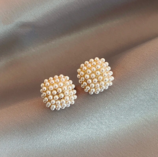 Boucles d'oreilles en or avec perles incrustées élégantes